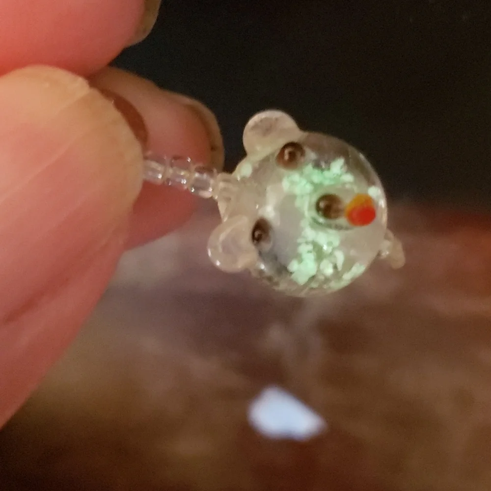 Glows in dark glass and stone bead necklace - Picture 4 of 5